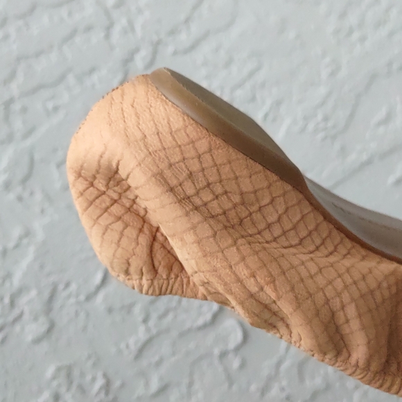 H by Halston Mollie Snake Embossed Camel Leather Flats - Picture 15 of 17